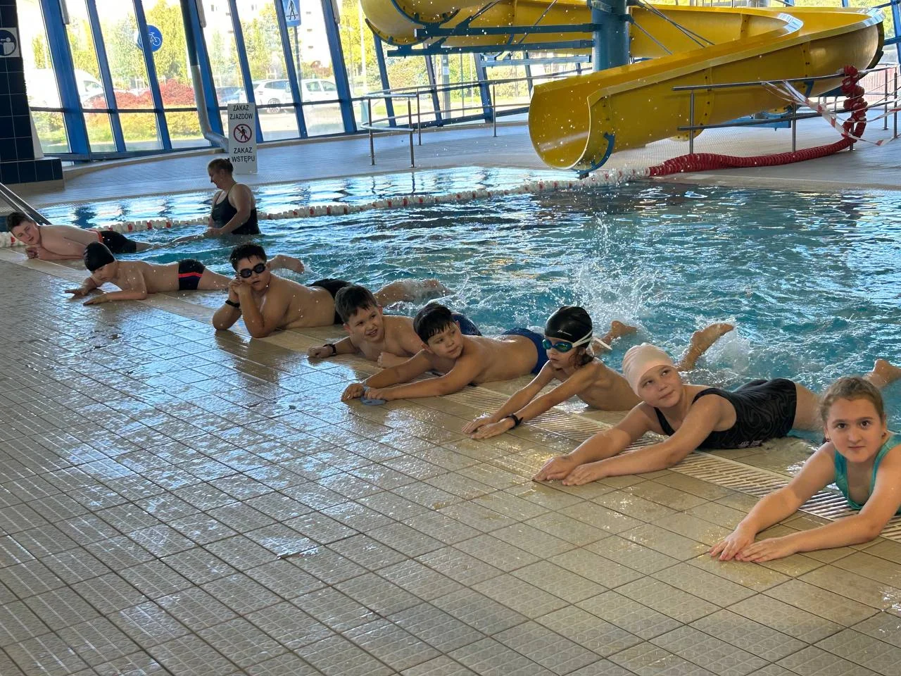 Into the water with confidence — free swimming for Years 1–3 - photo 1